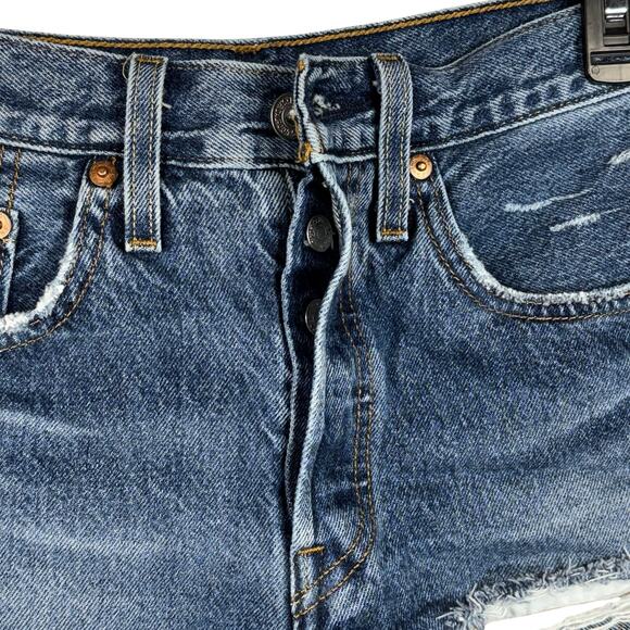 Levi’s 501 SZ W26 Jean Shorts Button-Fly Distressed Rips Medium Wash Frayed Hems - Picture 4 of 9